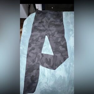 Selling Lululemon swift speed high rise leggings size 6 $60